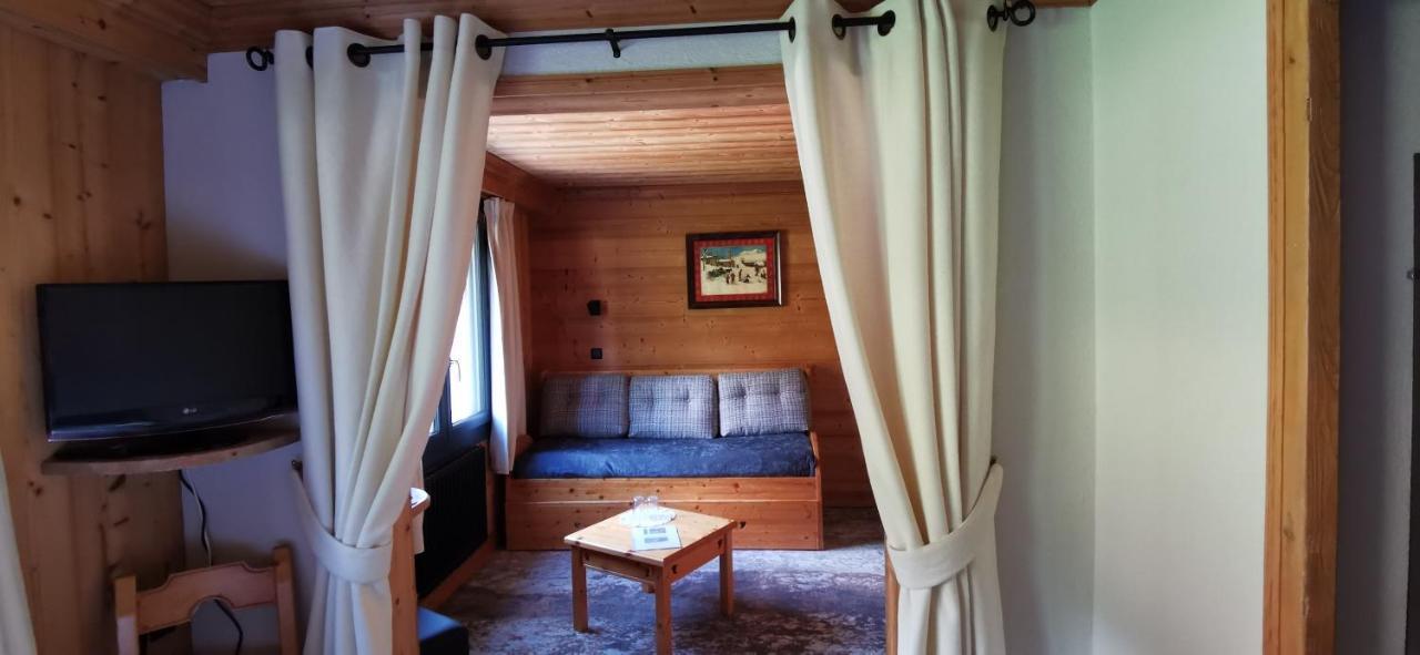 Hotel-Chalet Les Ecureuils Restaurant, Piscine, Garage เลอกรองด์บอร์นอง ภายนอก รูปภาพ