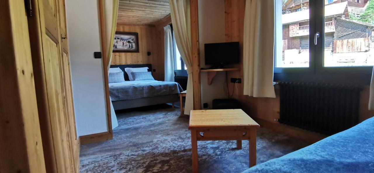 Hotel-Chalet Les Ecureuils Restaurant, Piscine, Garage เลอกรองด์บอร์นอง ภายนอก รูปภาพ
