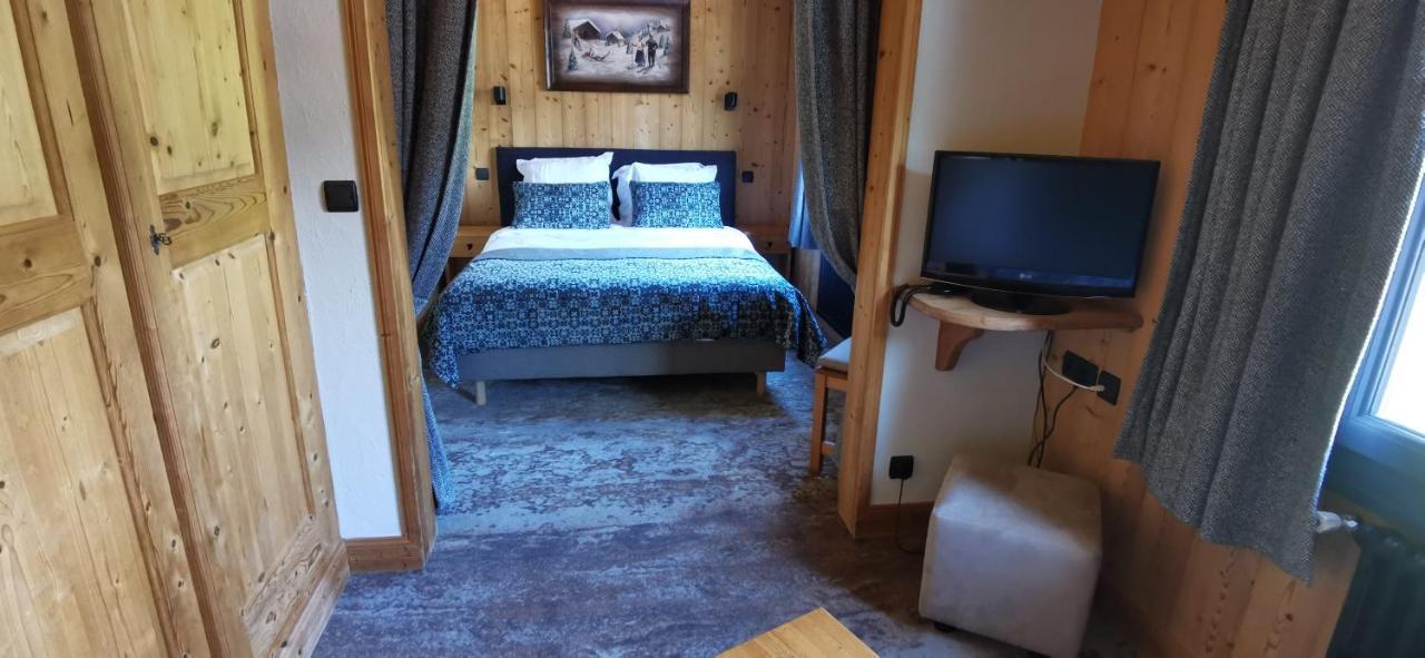 Hotel-Chalet Les Ecureuils Restaurant, Piscine, Garage เลอกรองด์บอร์นอง ภายนอก รูปภาพ