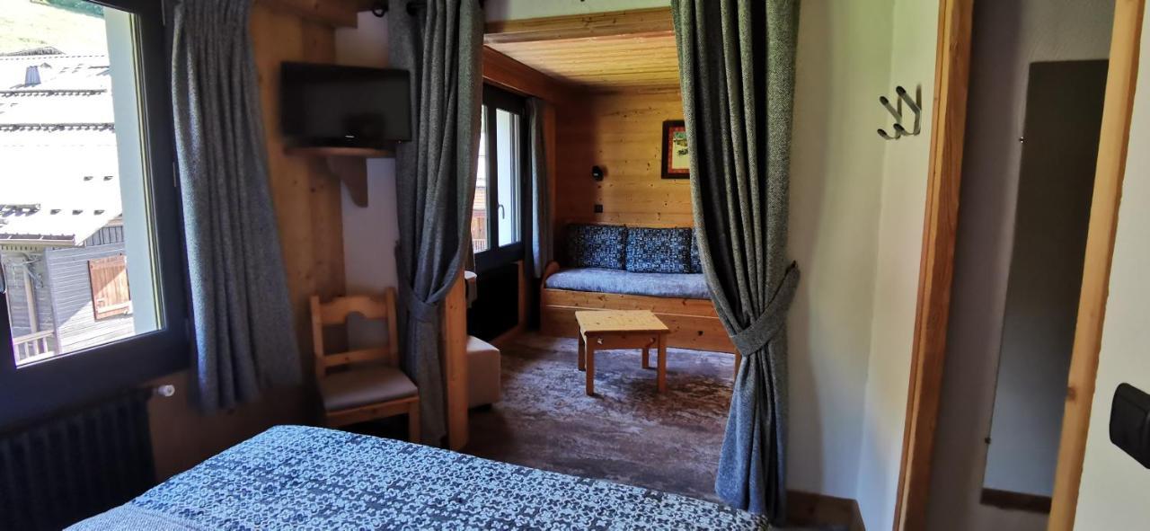 Hotel-Chalet Les Ecureuils Restaurant, Piscine, Garage เลอกรองด์บอร์นอง ภายนอก รูปภาพ