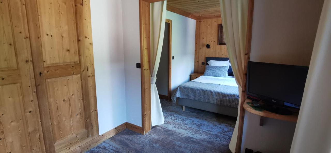 Hotel-Chalet Les Ecureuils Restaurant, Piscine, Garage เลอกรองด์บอร์นอง ภายนอก รูปภาพ