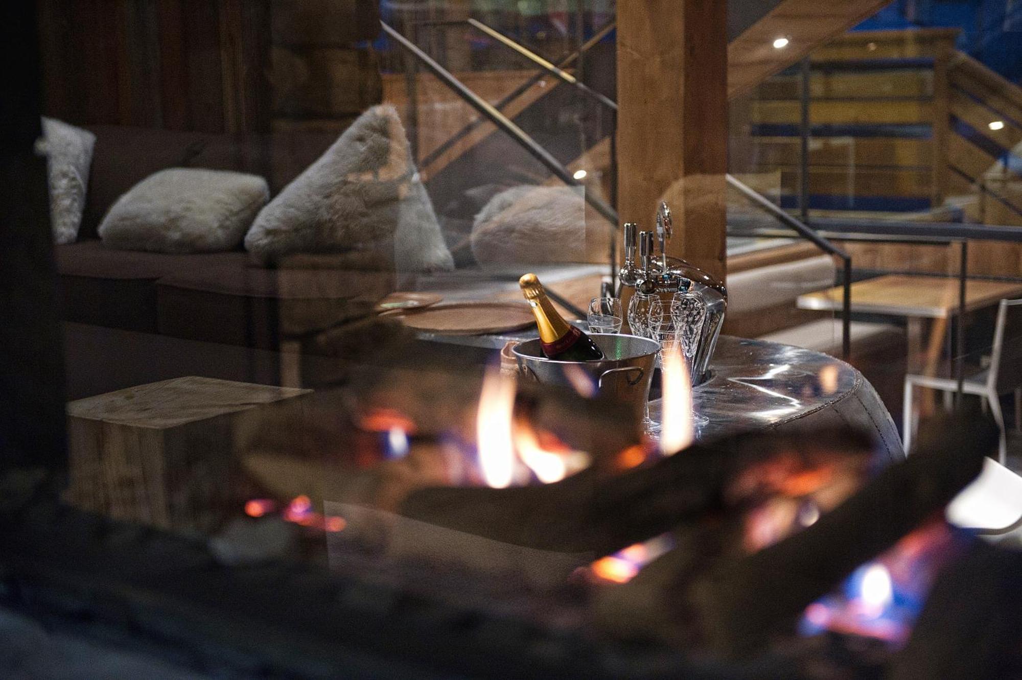 Hotel-Chalet Les Ecureuils Restaurant, Piscine, Jardin Garage เลอกรองด์บอร์นอง ภายนอก รูปภาพ