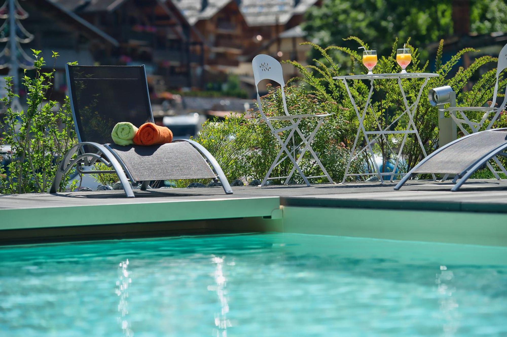 Hotel-Chalet Les Ecureuils Restaurant, Piscine, Garage เลอกรองด์บอร์นอง ภายนอก รูปภาพ