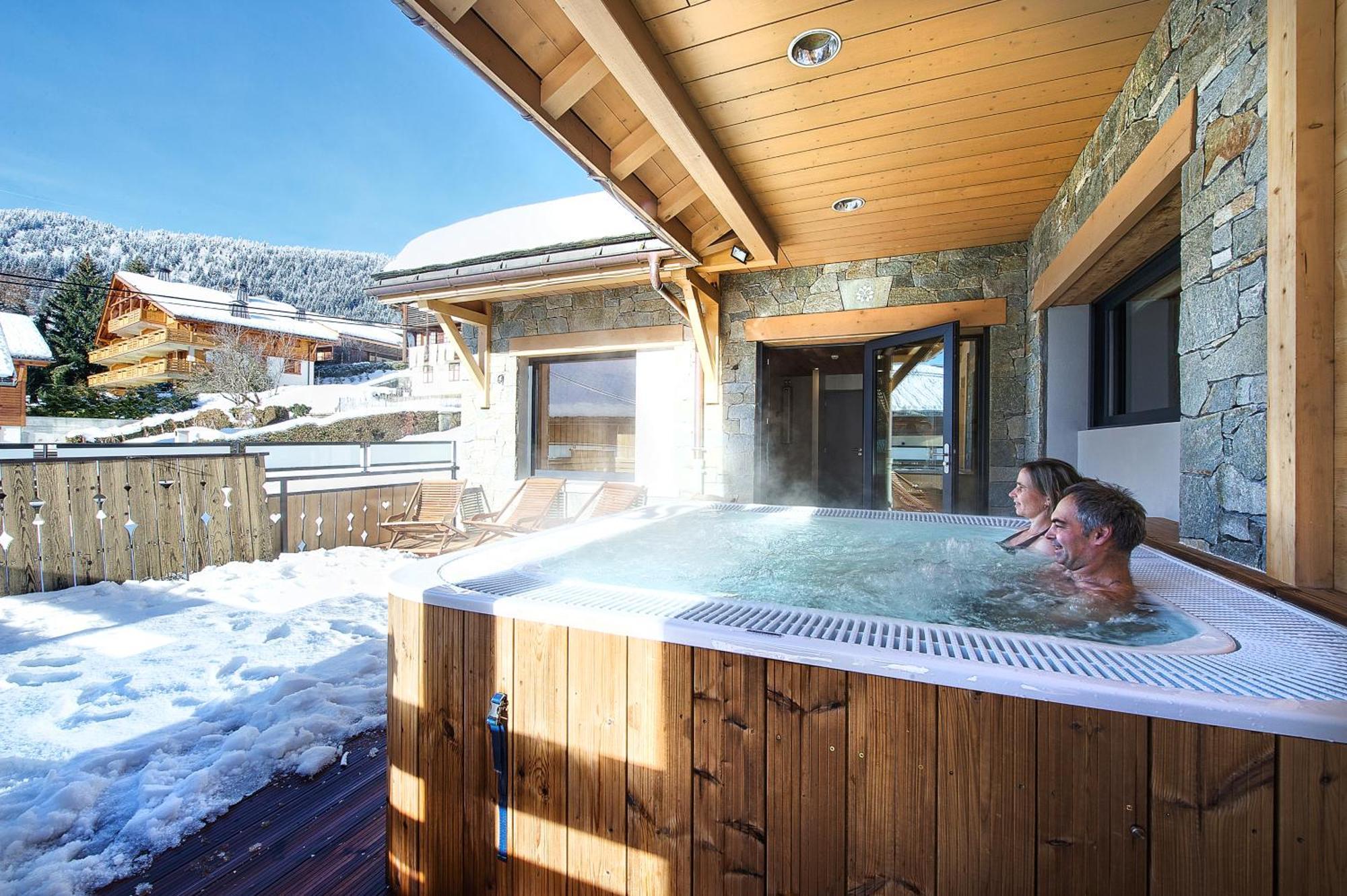 Hotel-Chalet Les Ecureuils Restaurant, Piscine, Garage เลอกรองด์บอร์นอง ภายนอก รูปภาพ