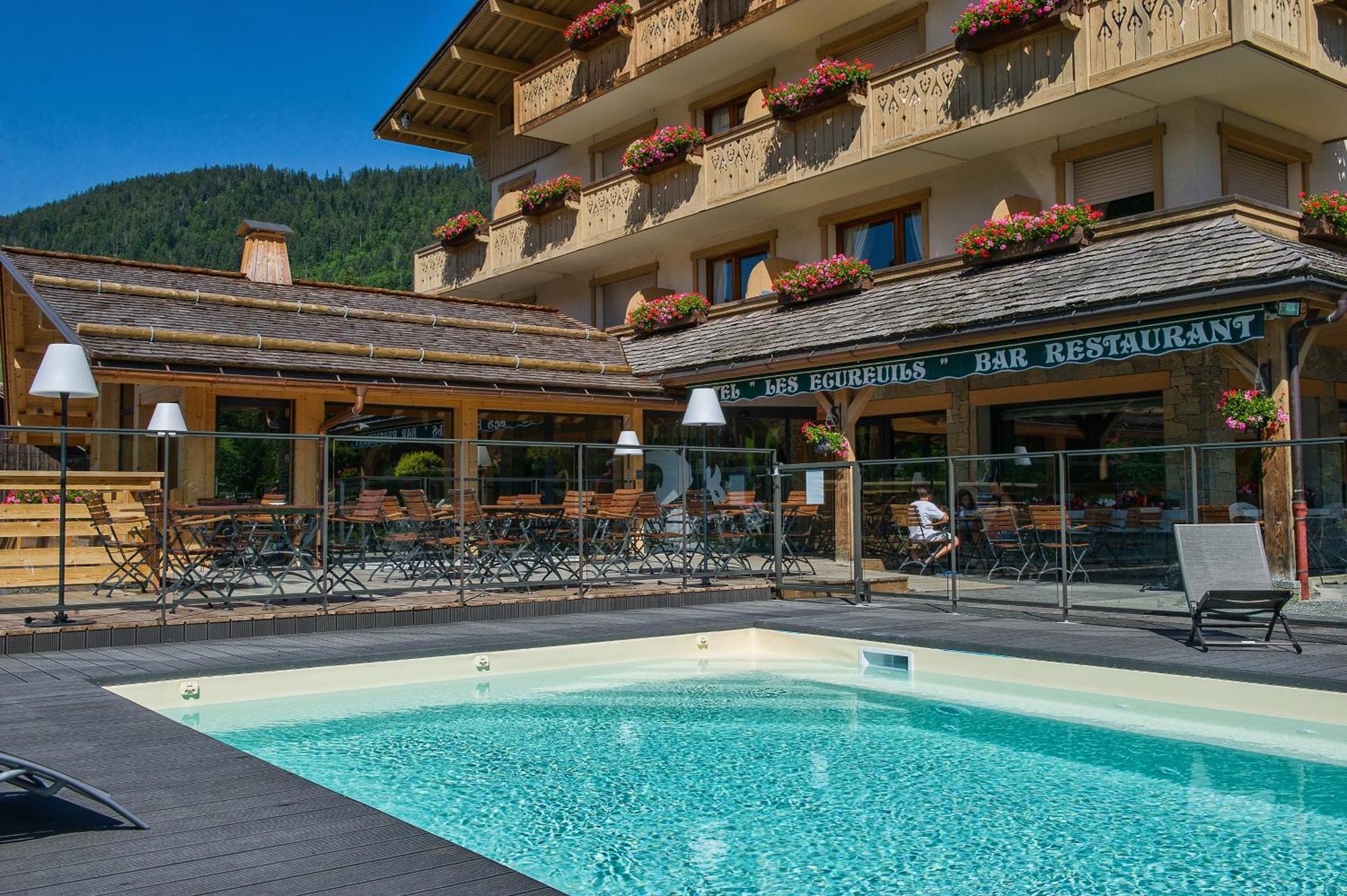 Hotel-Chalet Les Ecureuils Restaurant, Piscine, Garage เลอกรองด์บอร์นอง ภายนอก รูปภาพ