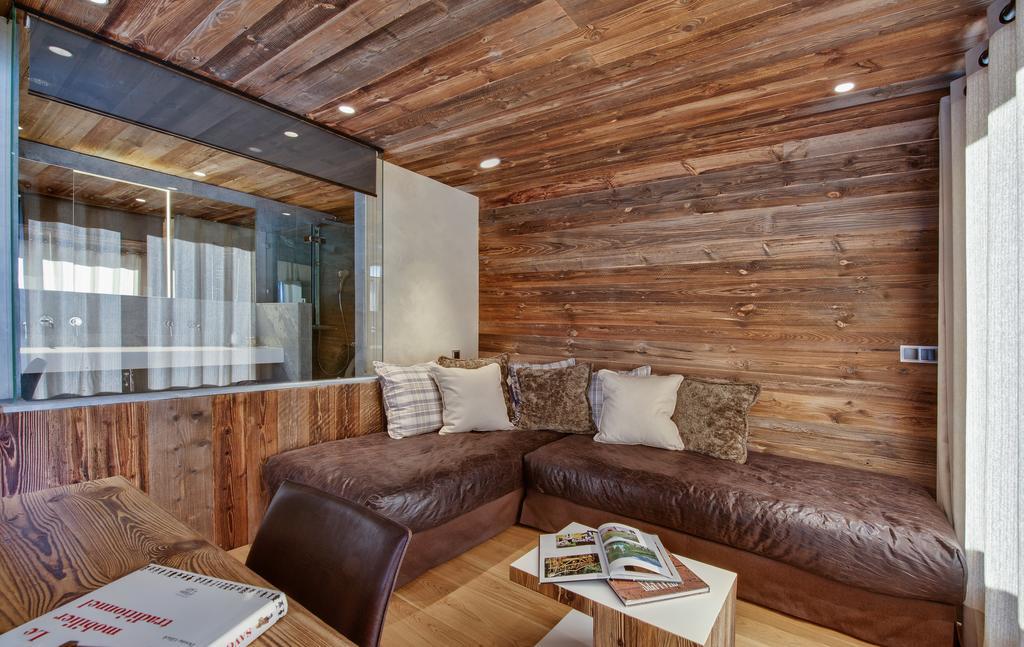 Hotel-Chalet Les Ecureuils Restaurant, Piscine, Garage เลอกรองด์บอร์นอง ภายนอก รูปภาพ