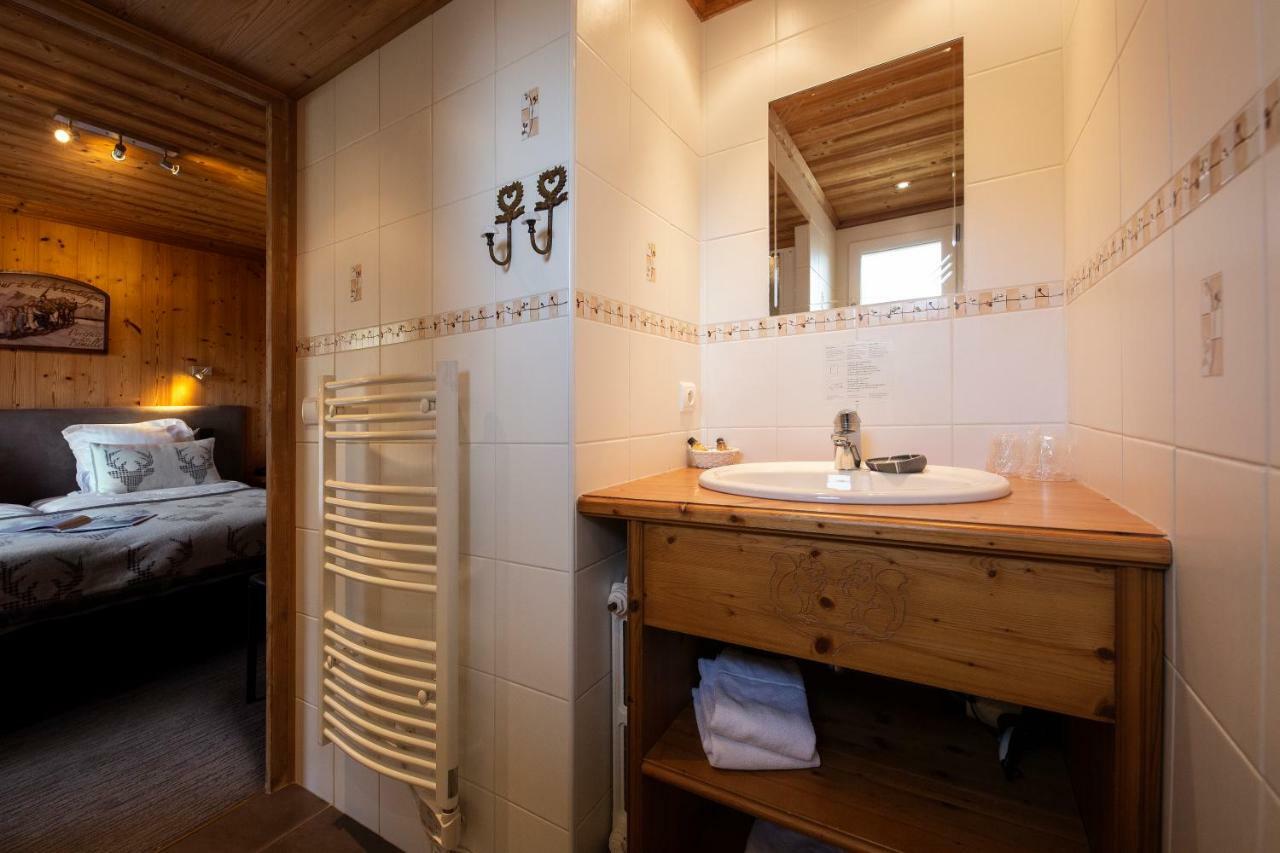 Hotel-Chalet Les Ecureuils Restaurant, Piscine, Jardin Garage เลอกรองด์บอร์นอง ภายนอก รูปภาพ